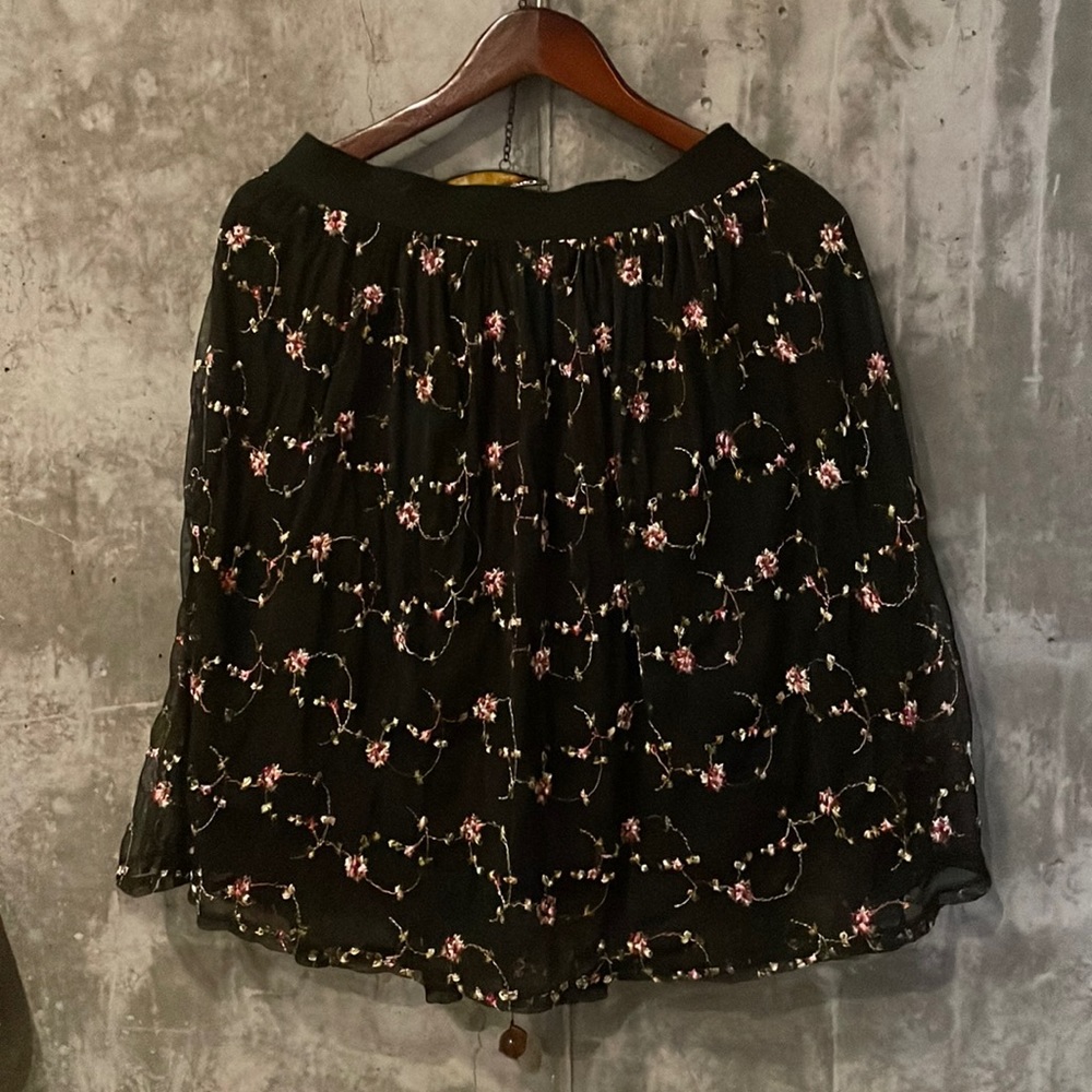Forever 21 black floral midi skirt